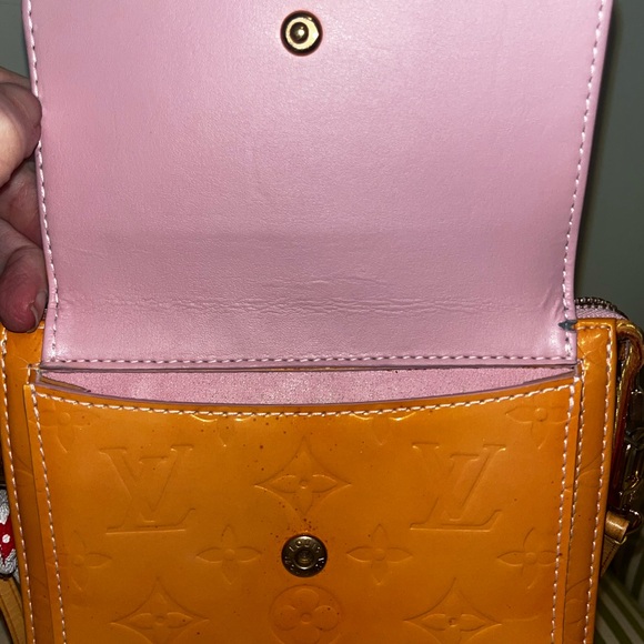 Louis Vuitton Vernis Moto Shoulderbag - Picture 10 of 10